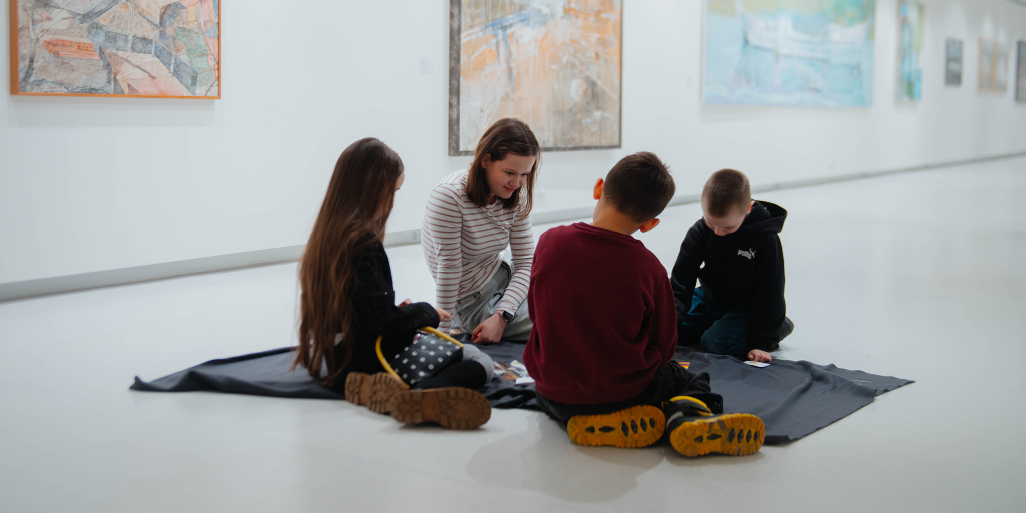 Школьные группы в Галерее «Виктория»